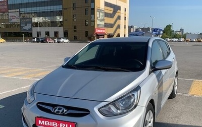 Hyundai Solaris II рестайлинг, 2013 год, 1 100 000 рублей, 1 фотография