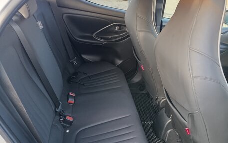 Toyota Yaris, 2020 год, 1 155 000 рублей, 21 фотография
