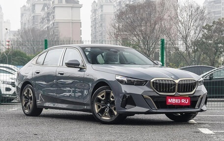 BMW 5 серия, 2025 год, 7 058 343 рублей, 1 фотография