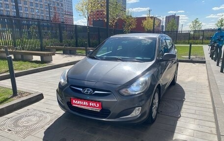 Hyundai Solaris II рестайлинг, 2012 год, 920 000 рублей, 1 фотография