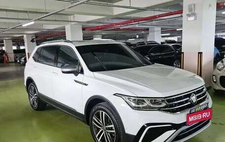 Volkswagen Tiguan II, 2022 год, 2 995 000 рублей, 1 фотография