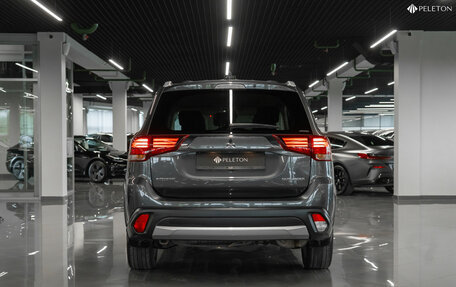 Mitsubishi Outlander III рестайлинг 3, 2018 год, 1 930 000 рублей, 6 фотография