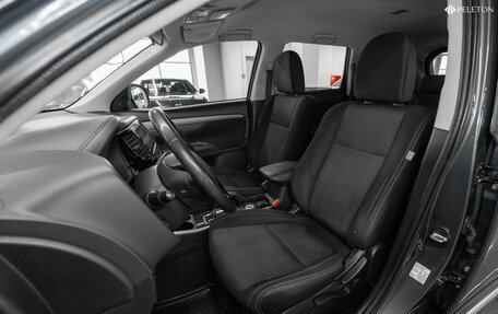 Mitsubishi Outlander III рестайлинг 3, 2018 год, 1 930 000 рублей, 11 фотография