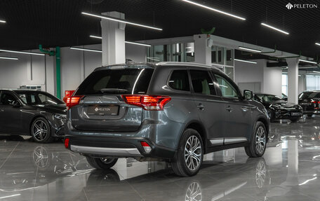 Mitsubishi Outlander III рестайлинг 3, 2018 год, 1 930 000 рублей, 4 фотография
