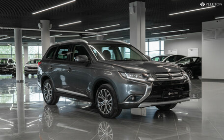 Mitsubishi Outlander III рестайлинг 3, 2018 год, 1 930 000 рублей, 2 фотография