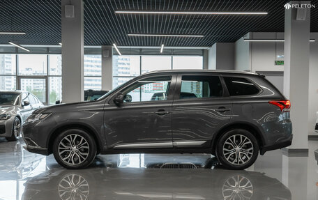 Mitsubishi Outlander III рестайлинг 3, 2018 год, 1 930 000 рублей, 8 фотография