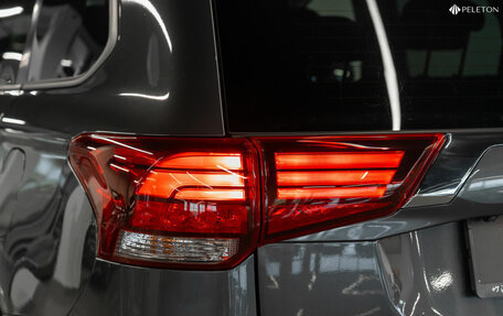 Mitsubishi Outlander III рестайлинг 3, 2018 год, 1 930 000 рублей, 24 фотография