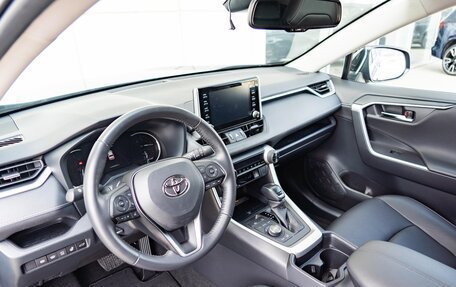 Toyota RAV4, 2022 год, 3 790 000 рублей, 9 фотография