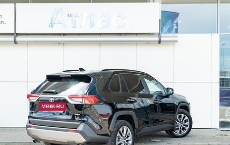 Toyota RAV4, 2022 год, 3 790 000 рублей, 2 фотография