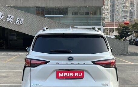 Toyota Sienna, 2021 год, 4 739 438 рублей, 2 фотография