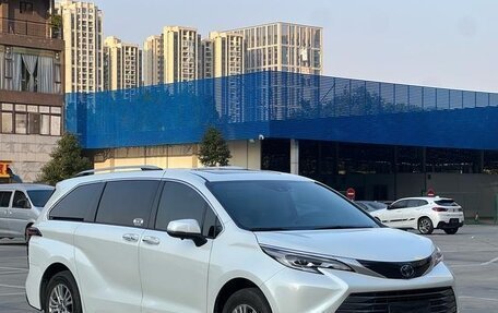 Toyota Sienna, 2021 год, 4 739 438 рублей, 3 фотография