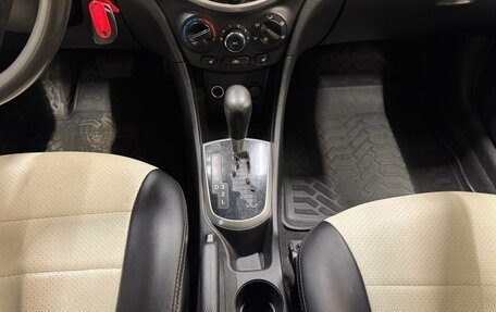 Hyundai Solaris II рестайлинг, 2013 год, 940 000 рублей, 13 фотография