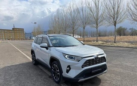 Toyota RAV4, 2021 год, 2 820 000 рублей, 2 фотография