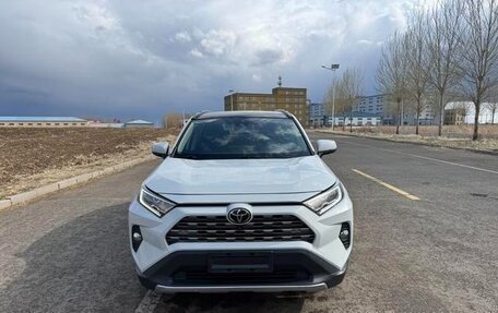 Toyota RAV4, 2021 год, 2 820 000 рублей, 5 фотография