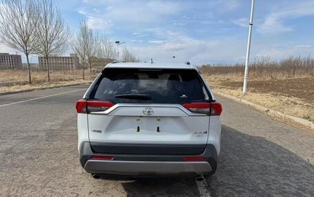 Toyota RAV4, 2021 год, 2 820 000 рублей, 6 фотография