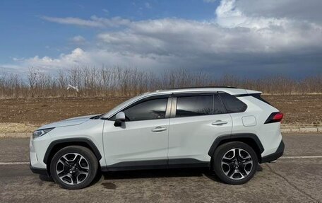 Toyota RAV4, 2021 год, 2 820 000 рублей, 4 фотография