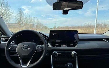 Toyota RAV4, 2021 год, 2 820 000 рублей, 10 фотография