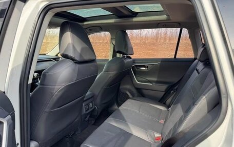 Toyota RAV4, 2021 год, 2 820 000 рублей, 12 фотография