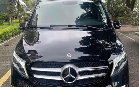 Mercedes-Benz V-Класс, 2022 год, 4 700 000 рублей, 2 фотография
