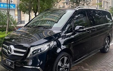Mercedes-Benz V-Класс, 2022 год, 4 700 000 рублей, 3 фотография
