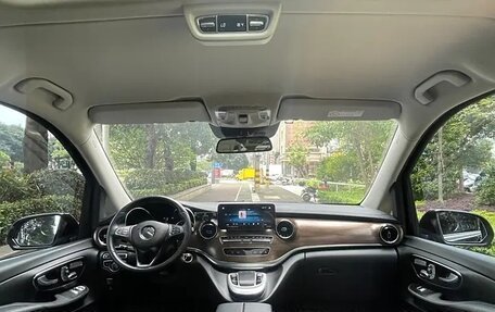 Mercedes-Benz V-Класс, 2022 год, 4 700 000 рублей, 8 фотография