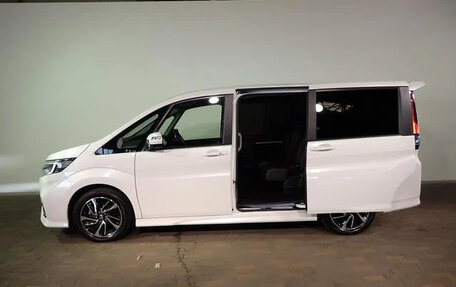 Honda Stepwgn IV, 2021 год, 1 750 888 рублей, 2 фотография