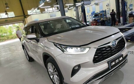 Toyota Highlander, 2022 год, 4 850 000 рублей, 1 фотография