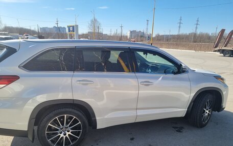 Toyota Highlander III, 2019 год, 4 050 000 рублей, 1 фотография