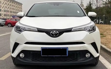 Toyota C-HR I рестайлинг, 2021 год, 2 000 000 рублей, 2 фотография