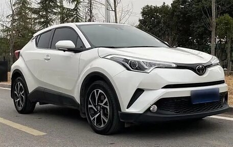 Toyota C-HR I рестайлинг, 2021 год, 2 000 000 рублей, 3 фотография