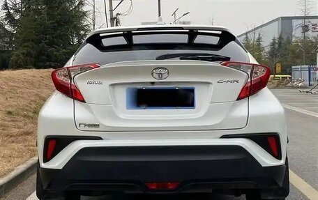 Toyota C-HR I рестайлинг, 2021 год, 2 000 000 рублей, 5 фотография