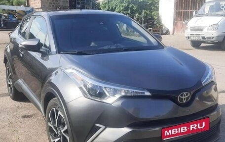 Toyota C-HR I рестайлинг, 2019 год, 1 950 000 рублей, 1 фотография