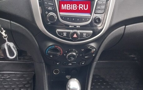 Hyundai Solaris II рестайлинг, 2012 год, 800 000 рублей, 1 фотография