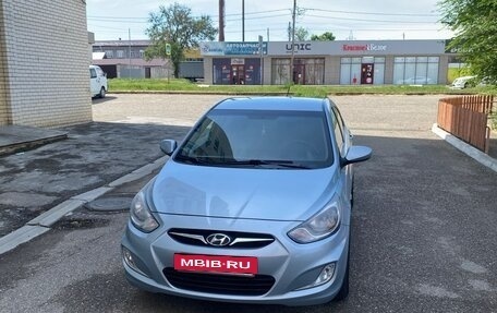 Hyundai Solaris II рестайлинг, 2012 год, 810 000 рублей, 1 фотография