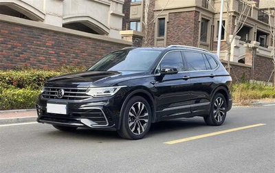 Volkswagen Tiguan II, 2022 год, 2 490 000 рублей, 1 фотография