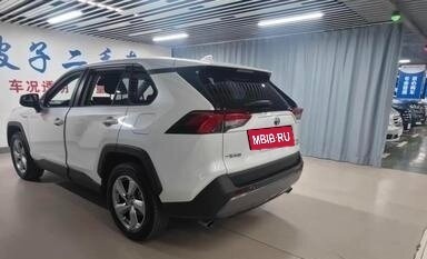 Toyota RAV4, 2022 год, 2 740 000 рублей, 2 фотография