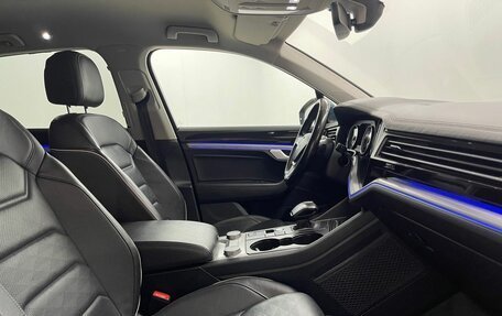Volkswagen Touareg III, 2018 год, 4 794 000 рублей, 10 фотография