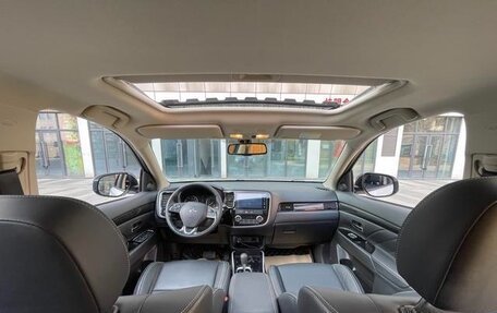 Mitsubishi Outlander III рестайлинг 3, 2021 год, 1 890 000 рублей, 11 фотография
