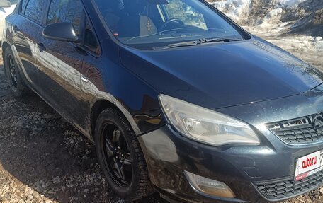 Opel Astra J, 2011 год, 590 000 рублей, 2 фотография