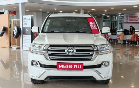 Toyota Land Cruiser 200, 2015 год, 5 195 000 рублей, 2 фотография