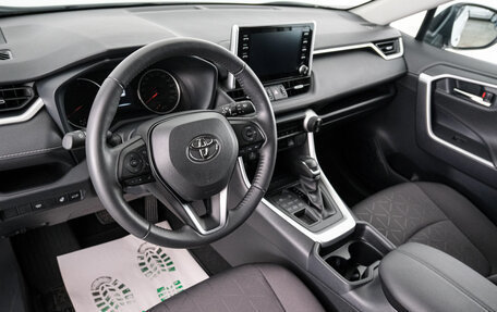 Toyota RAV4, 2021 год, 3 999 000 рублей, 7 фотография