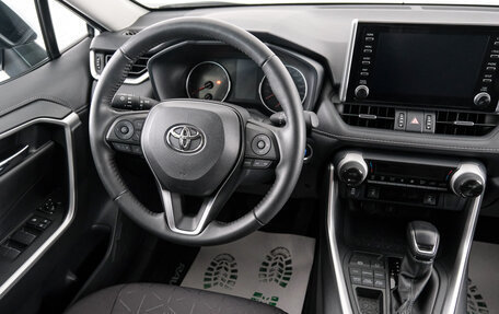 Toyota RAV4, 2021 год, 3 999 000 рублей, 8 фотография