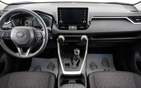 Toyota RAV4, 2021 год, 3 999 000 рублей, 9 фотография