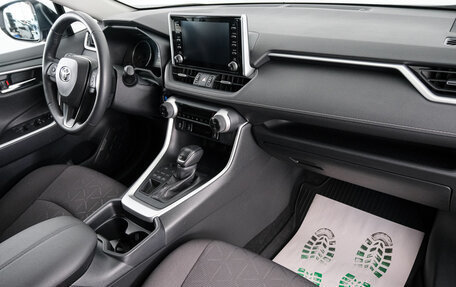 Toyota RAV4, 2021 год, 3 999 000 рублей, 11 фотография
