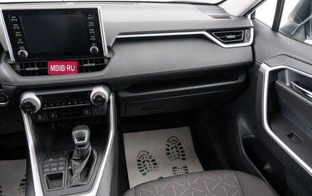 Toyota RAV4, 2021 год, 3 999 000 рублей, 10 фотография