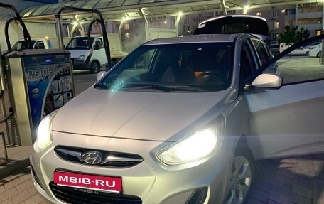 Hyundai Solaris II рестайлинг, 2013 год, 1 100 000 рублей, 2 фотография