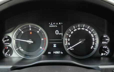 Toyota Land Cruiser 200, 2018 год, 5 990 000 рублей, 15 фотография