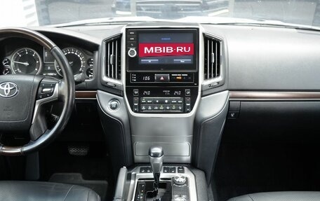 Toyota Land Cruiser 200, 2018 год, 5 990 000 рублей, 13 фотография