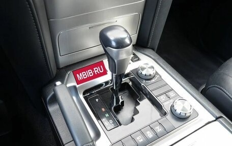 Toyota Land Cruiser 200, 2018 год, 5 990 000 рублей, 19 фотография