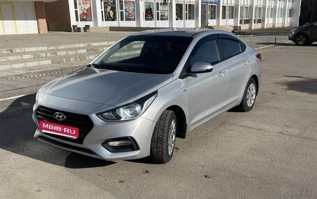 Hyundai Solaris II рестайлинг, 2017 год, 1 000 080 рублей, 1 фотография